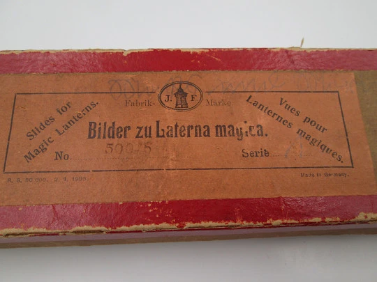 Caja 16 cristales linterna mágica Ernst Plank. Escenas infantiles color. Alemania. 1890