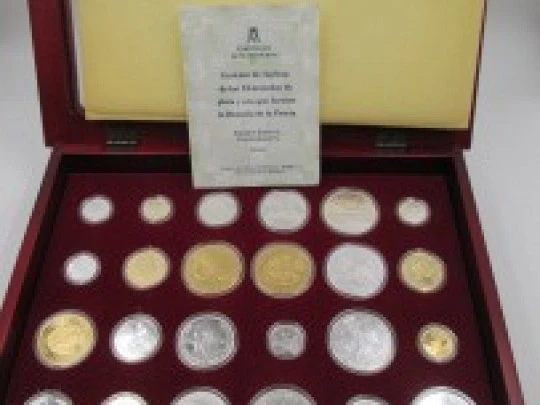 Caja 24 monedas Historia de la Peseta. Plata de ley 925 y chapados oro 24k