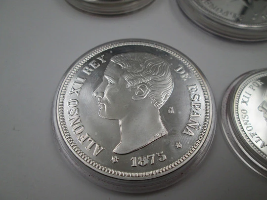 Caja 24 monedas Historia de la Peseta. Plata de ley 925 y chapados oro 24k