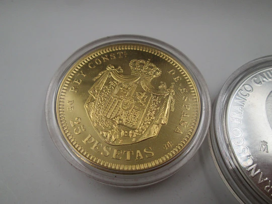 Caja 24 monedas Historia de la Peseta. Plata de ley 925 y chapados oro 24k