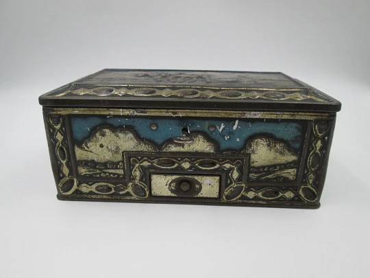 Caja de caramelos George Bassett & Co. Hojalata. Cerradura y cajón. 1930