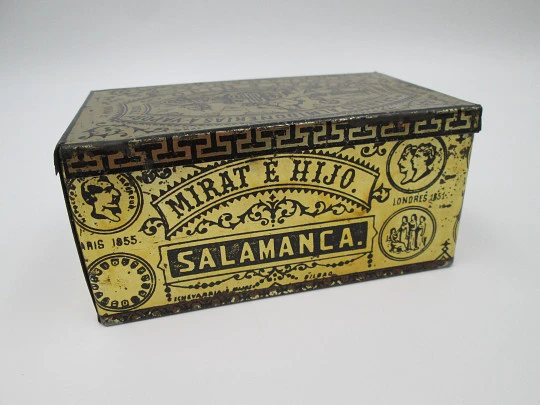 Caja de hojalata litografiada. Almidonerías Mirat e Hijo. Salamanca. 1880