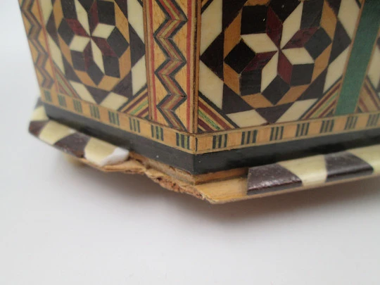 Caja de música joyero Reuge Sainte-Croix. Madera taraceada. Cuerda. Bailarina. 1950