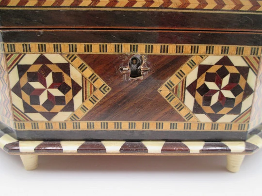 Caja de música joyero Reuge Sainte-Croix. Madera taraceada. Cuerda. Bailarina. 1950