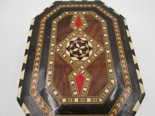 Caja de música joyero Reuge Sainte-Croix. Madera taraceada. Cuerda. Bailarina. 1950