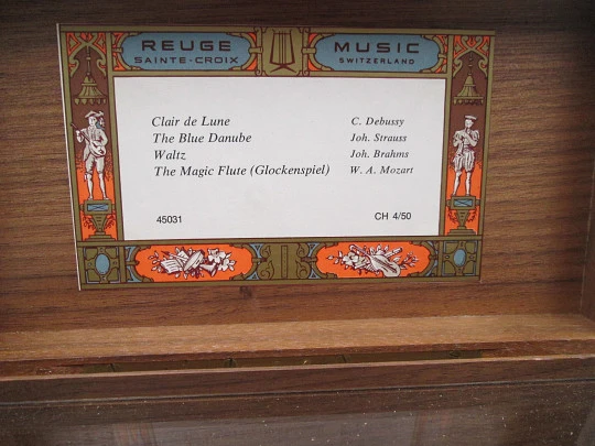 Caja de música Reuge Sainte Croix. Madera y bronce. Cuerda. 4 canciones