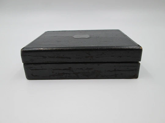 Caja reloj bolsillo. Madera negra y detalles en bronce. Terciopelo y seda azul. 1900