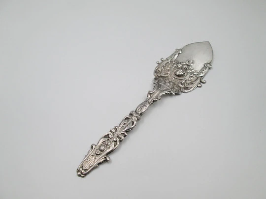 Cake serving shovel. 925 sterling silver. Cherub bust. Floral & vegetable motifs. 1960's