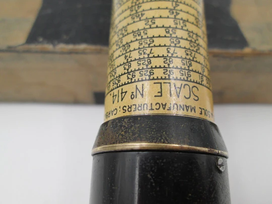 Calculadora de bolsillo Otis King. Metal plateado y lacado negro. Reino Unido. 1940