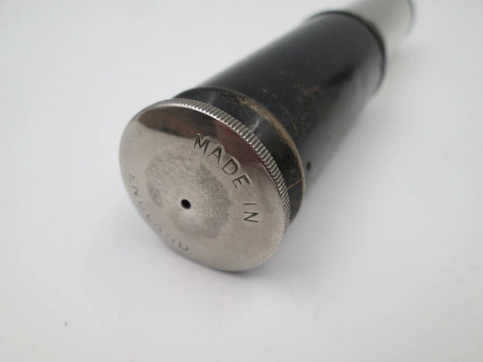 Calculadora de bolsillo Otis King. Metal plateado y lacado negro. Reino Unido. 1940