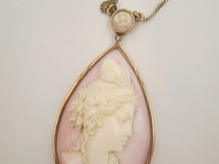 Cameo Pendant 18k Gold Rim And Chain Woman With Headdress 1950