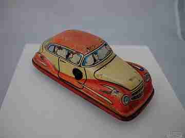 Car. Lithographed tinplate. Red / cream. Manual winding. Germany