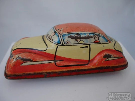 Car. Lithographed tinplate. Red / cream. Manual winding. Germany