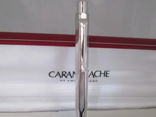 Caran d'Ache Ecridor XS Retro. Metal plateado. Estuche y funda