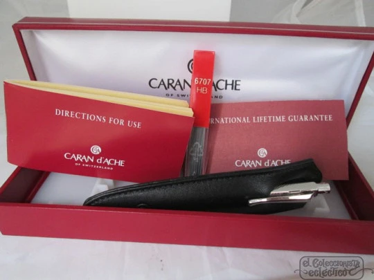 Caran d'Ache Ecridor XS Retro. Metal plateado. Estuche y funda