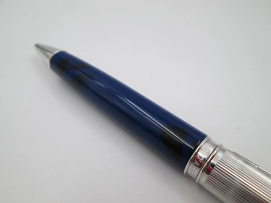 Caran d'Ache Léman ballpoint pen. Bitone resin & silver plated. Twist mechanism. 1990's