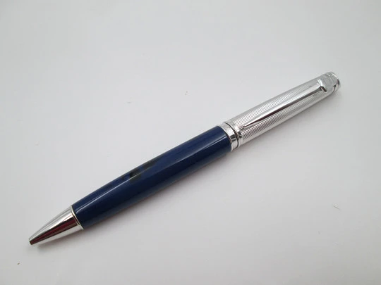 Caran d'Ache Léman ballpoint pen. Bitone resin & silver plated. Twist mechanism. 1990's