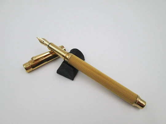 Caran d'Ache. Ivanhoe. 2010. Laminada oro. 18K. Convertidor