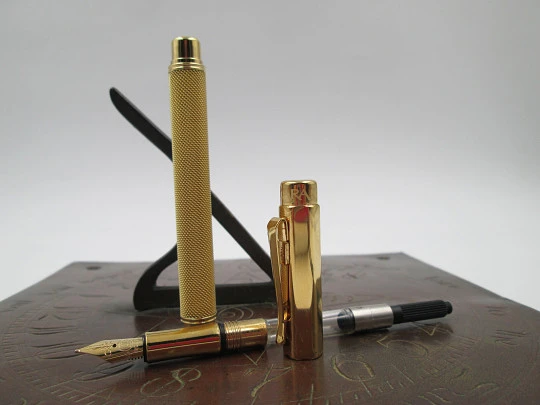 Caran d'Ache. Ivanhoe. Gold plated. 2010. 18K nib. Converter