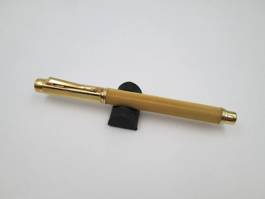 Caran d'Ache. Ivanhoe. Gold plated. 2010. 18K nib. Converter