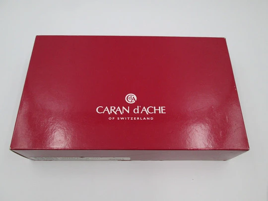 Caran d'Ache. Ivanhoe. Gold plated. 2010. 18K nib. Converter