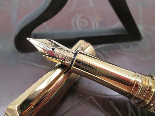 Caran d'Ache. Ivanhoe. Gold plated. 2010. 18K nib. Converter