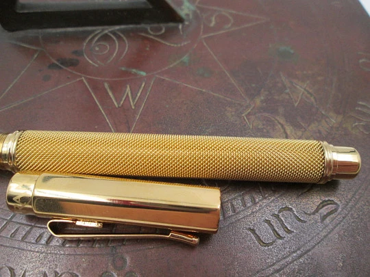 Caran d'Ache. Ivanhoe. Gold plated. 2010. 18K nib. Converter