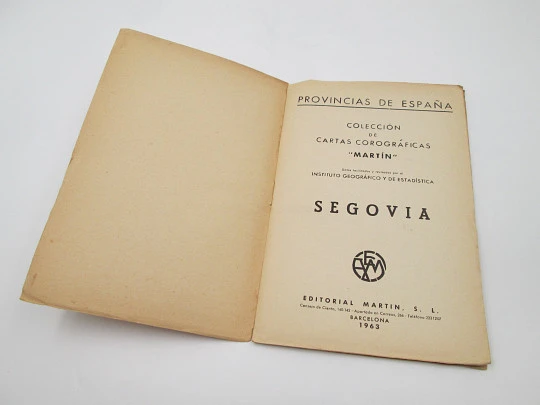 Cartas Corográficas. Mapa entelado Segovia. Editorial Martín. Color. 1963