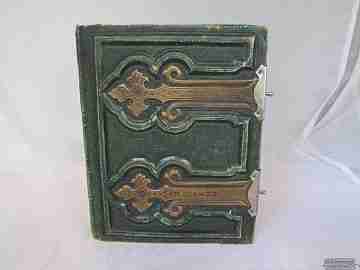 Carte-de-viste book. Leather covers. Bronze clasp. 46 images