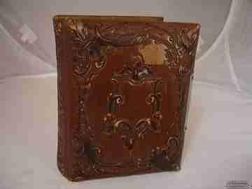 Carte-de-viste book. Leather covers. Metal clasp. 1870