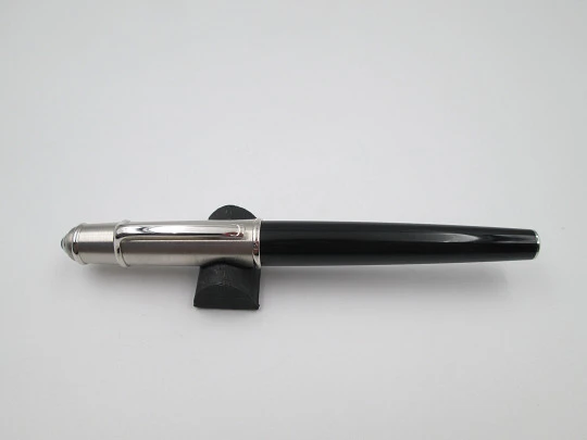 Cartier Diabolo fountain pen. Palladium-plated metal and black resin. 2000's. France Cartier Diabolo fountain pen. Palladium-plated metal and black resin. 2000's. France