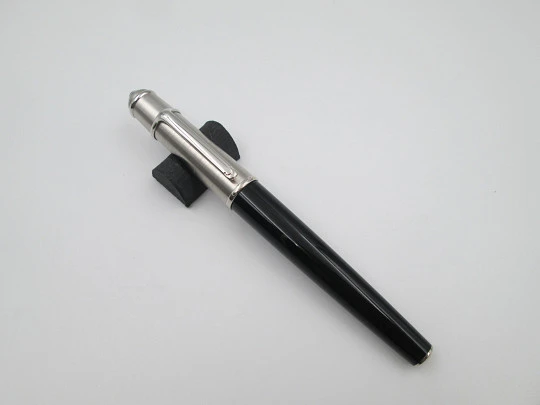 Cartier Diabolo fountain pen. Palladium-plated metal and black resin. 2000's. France Cartier Diabolo fountain pen. Palladium-plated metal and black resin. 2000's. France