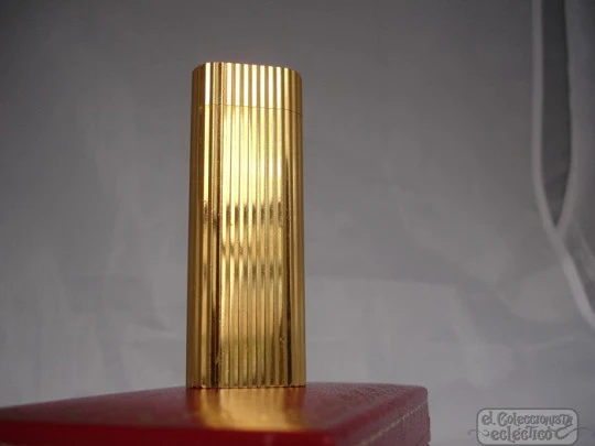 Cartier Le Must butane lighter. Yellow gold plated. Paris