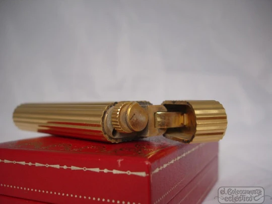 Cartier Le Must butane lighter. Yellow gold plated. Paris