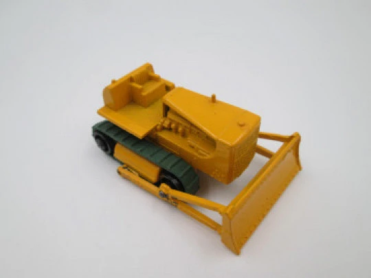 Caterpillar D8 bulldozer. Lesney. Matchbox series No. 18. Diecast metal. England. 1968