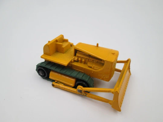 Caterpillar D8 bulldozer. Lesney. Matchbox series No. 18. Diecast metal. England. 1968