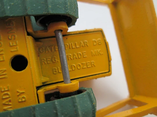 Caterpillar D8 bulldozer. Lesney. Matchbox series No. 18. Diecast metal. England. 1968