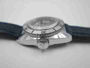 Cauny buceo mujer. Metal cromado y acero. Cuerda. Dial azul. 1960. Suiza