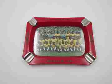 Cenicero Brasil Tricampeón. Mundial de México. 1970. Plástico rojo y metal