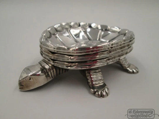 Cenicero en forma de tortuga. Cinco caparazones. 1970. Plata de ley