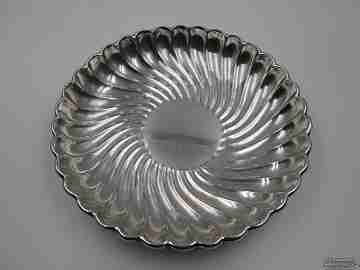 Centro de mesa. Plata de ley 925 milésimas. Años 70. Gallones