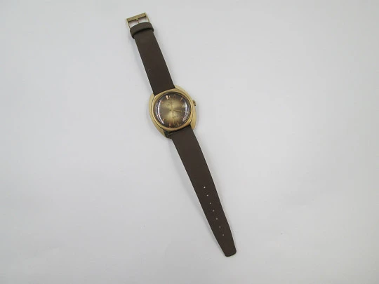 Certina DS-2 Turtle. Steel and gold plated. Automatic. Iridiscent dial. Calendar. 1970's