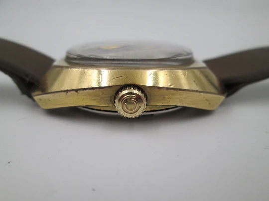 Certina DS-2 Turtle. Steel and gold plated. Automatic. Iridiscent dial. Calendar. 1970's