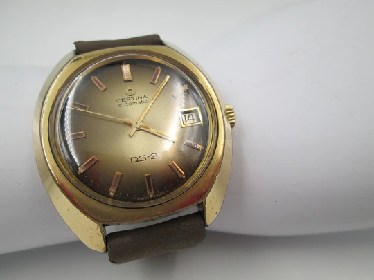 Certina DS-2 Turtle. Steel and gold plated. Automatic. Iridiscent dial. Calendar. 1970's