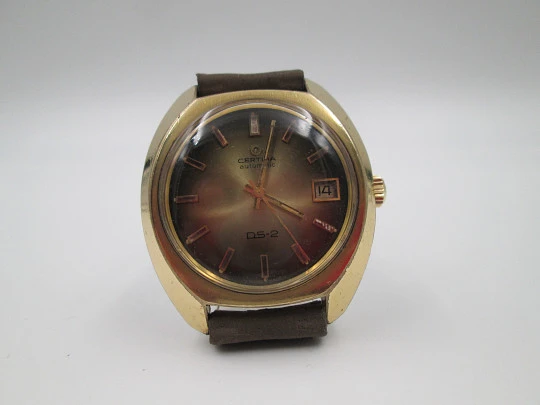 Certina DS-2 Turtle. Steel and gold plated. Automatic. Iridiscent dial. Calendar. 1970's