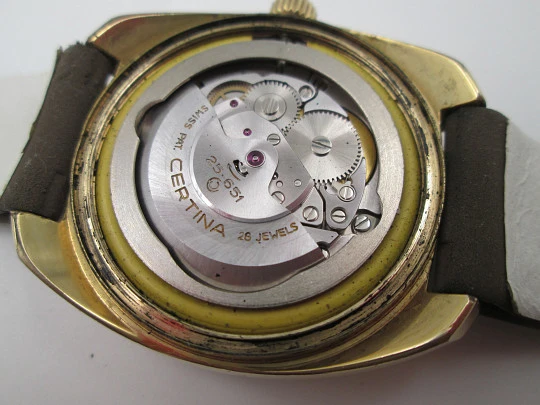 Certina DS-2 Turtle. Steel and gold plated. Automatic. Iridiscent dial. Calendar. 1970's