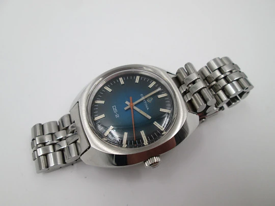 Certina DS-2. Acero inoxidable. Cuerda manual. Brazalete y correa. Dial azul. 1970