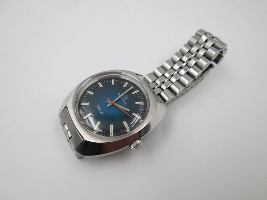 Certina DS-2. Acero inoxidable. Cuerda manual. Brazalete y correa. Dial azul. 1970