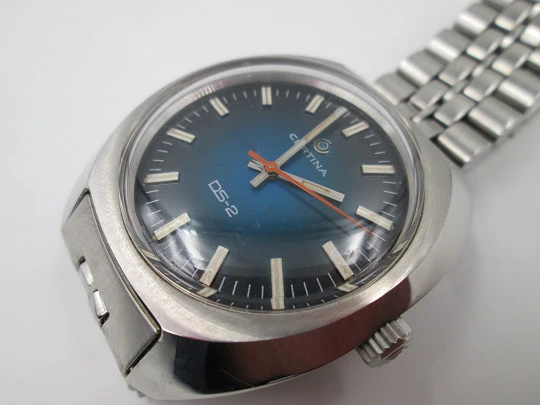 Certina DS-2. Acero inoxidable. Cuerda manual. Brazalete y correa. Dial azul. 1970