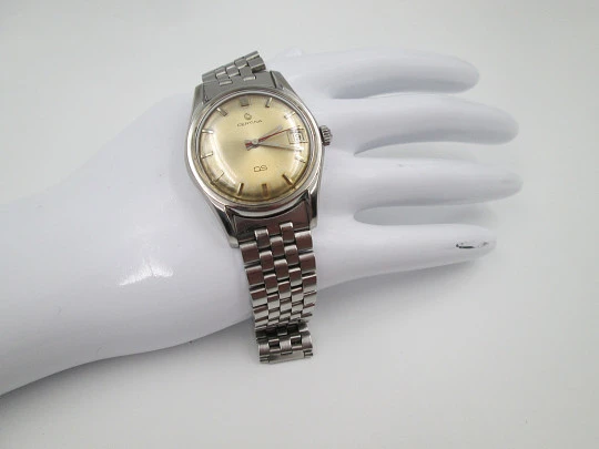 Certina DS Turtle. Stainless steel. Manual wind. Calendar. Bracelet. Golden dial. 1960's